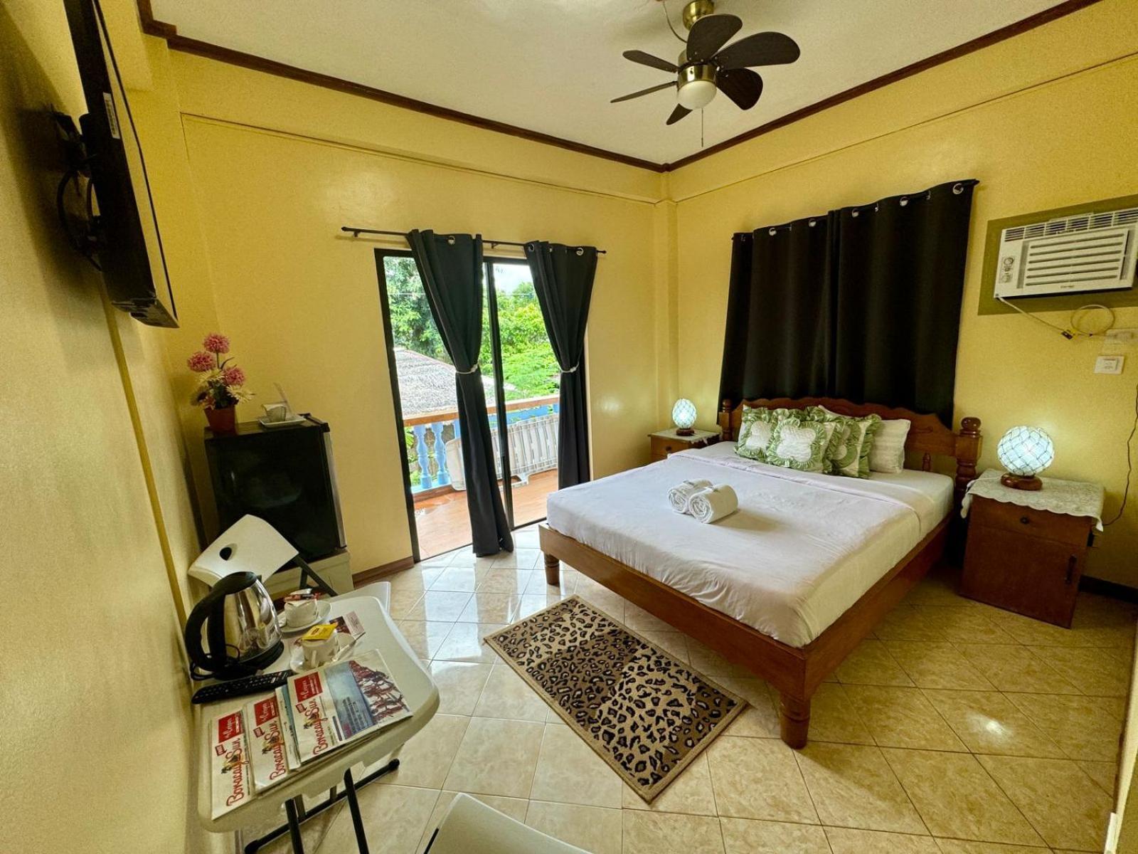 Ocean Breeze Inn Manoc-Manoc Екстериор снимка