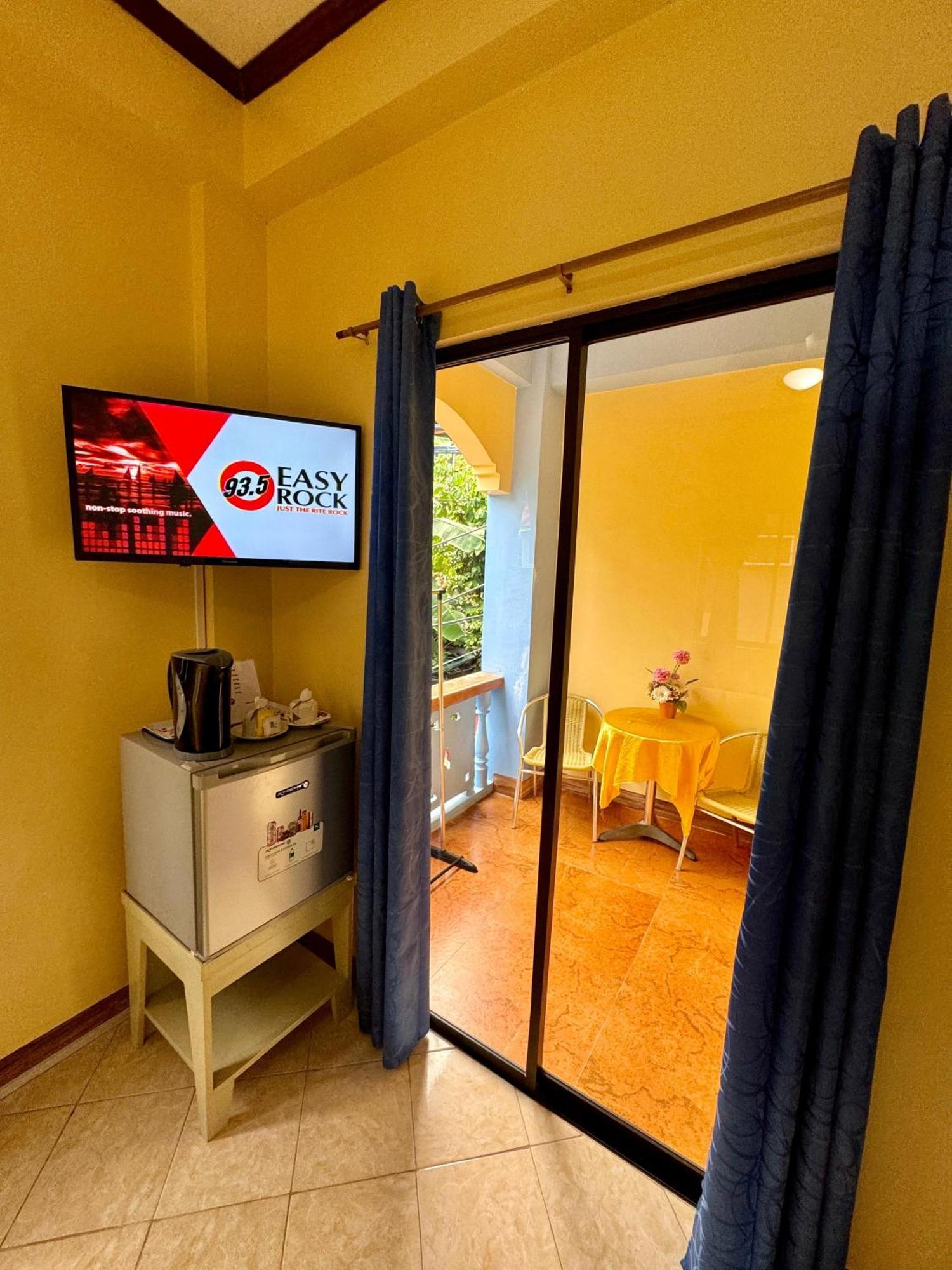 Ocean Breeze Inn Manoc-Manoc Екстериор снимка