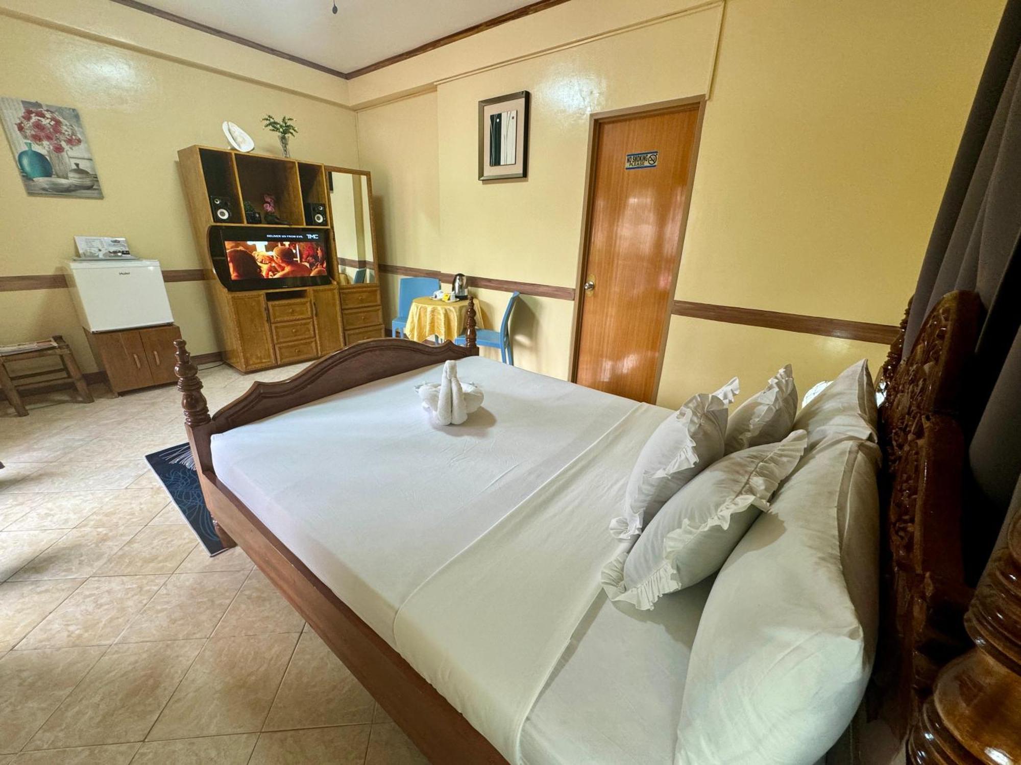 Ocean Breeze Inn Manoc-Manoc Екстериор снимка