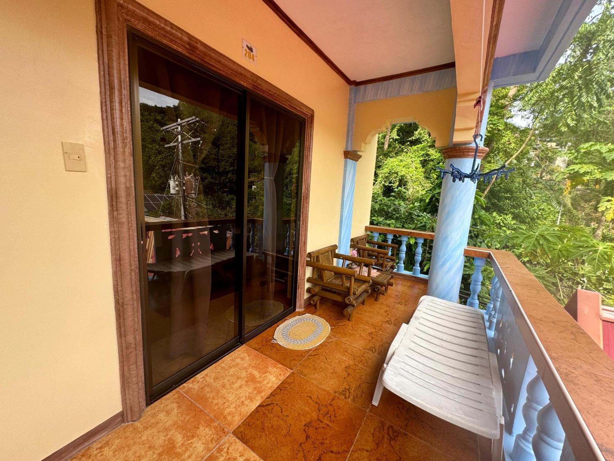 Ocean Breeze Inn Manoc-Manoc Екстериор снимка