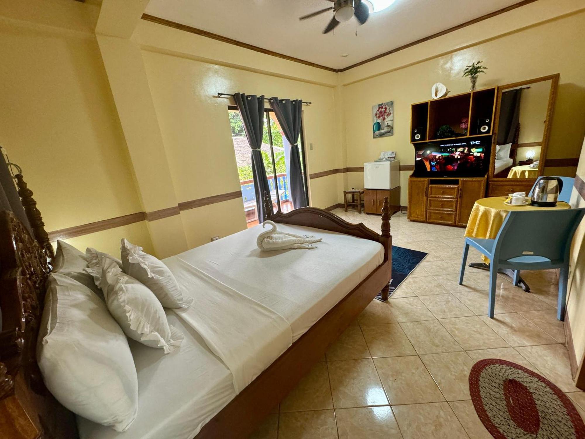 Ocean Breeze Inn Manoc-Manoc Екстериор снимка