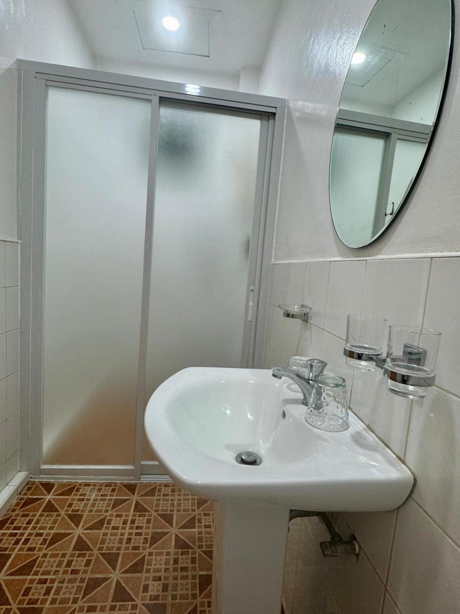 Ocean Breeze Inn Manoc-Manoc Екстериор снимка