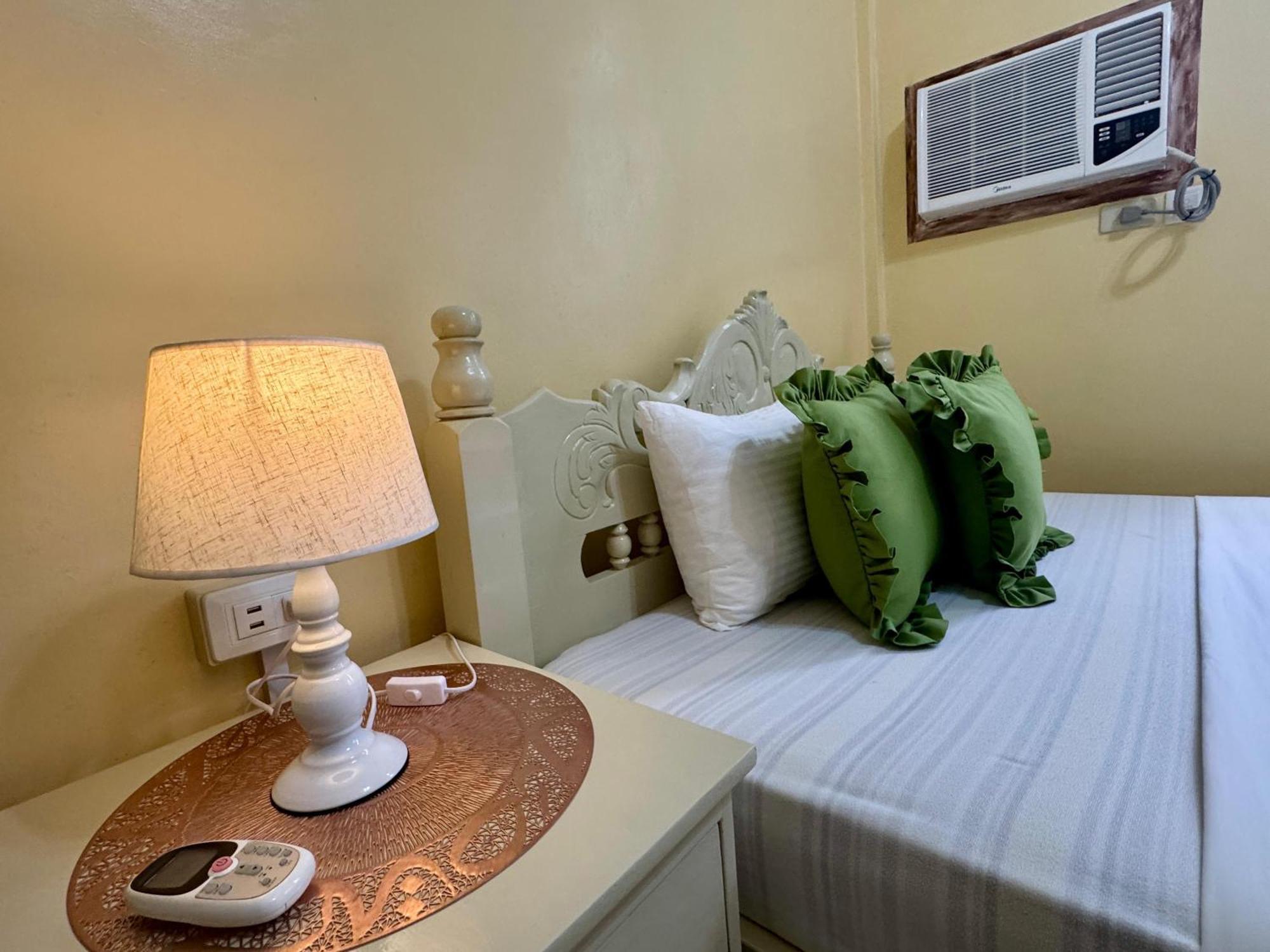 Ocean Breeze Inn Manoc-Manoc Стая снимка